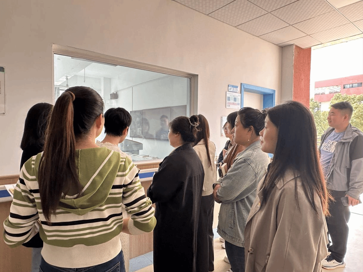 党建学习拓思路 交流互鉴促提升 —— 大数据商务学院赴武汉铁路职业技术学院医疗与护理学院参观学习